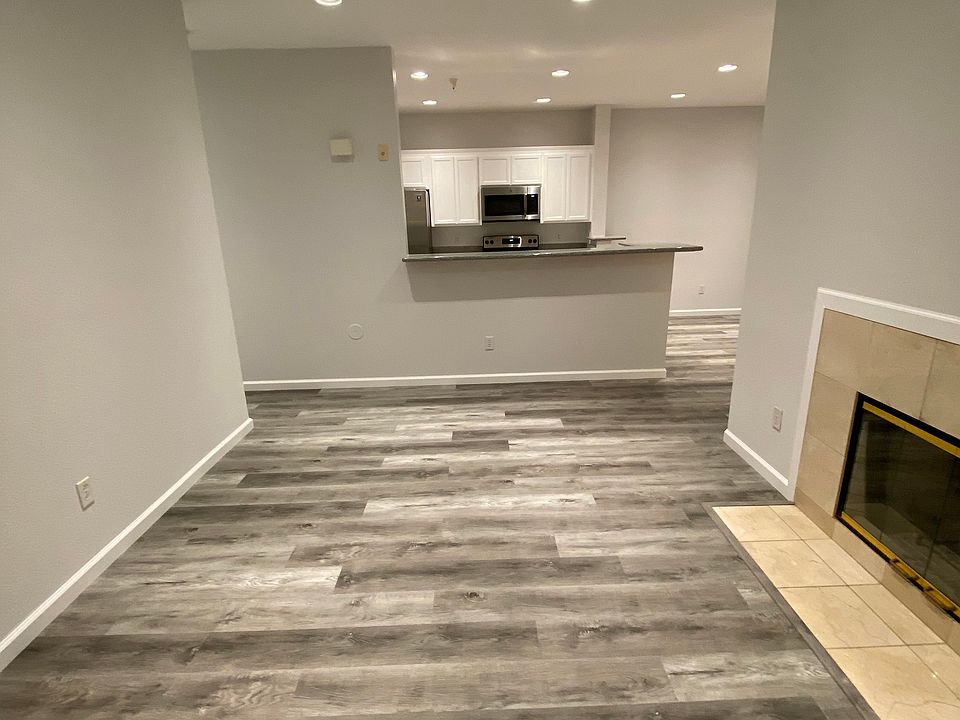 Living room - open floor plan to kitchen