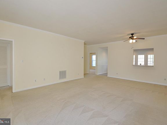 5th image of 9512 Perthway Ct
