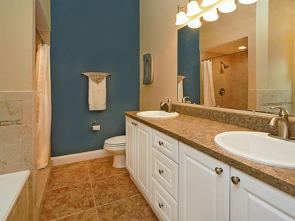 4th image of 892 Jamestown Dr