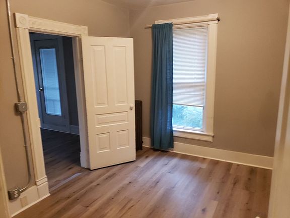 4th image of 519 N Barstow St #1/2