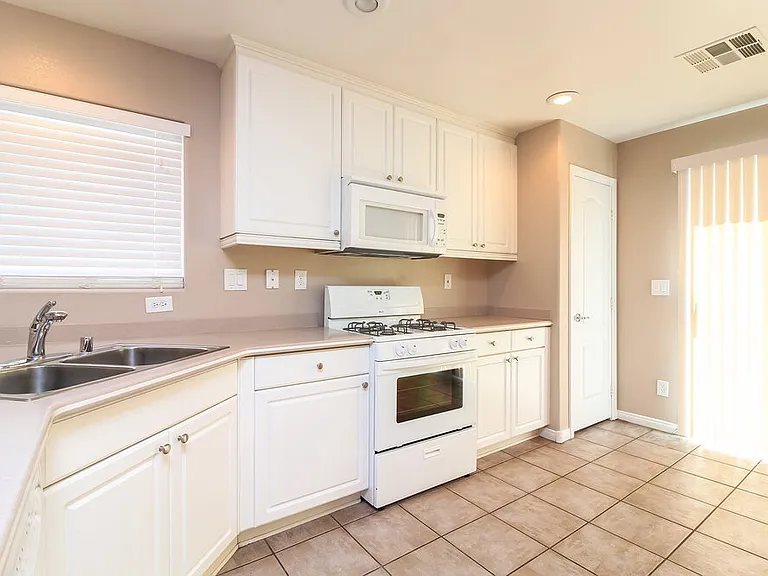 11758 Bergamo Ct — Photo 5