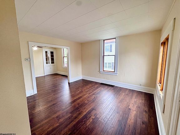 2nd image of 542 Market St