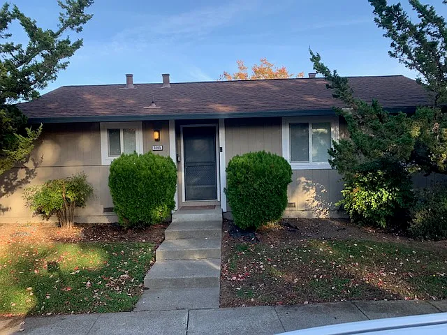 5065 Charmian Dr — Photo 9