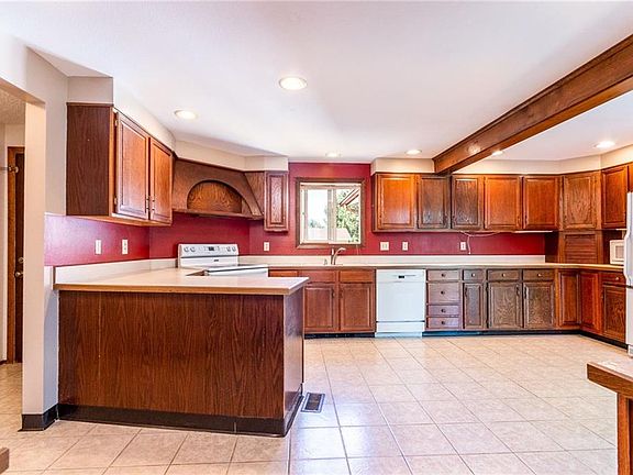 2nd image of 3138 Canyon Dr