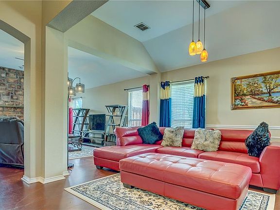 5th image of 8316 Arcadia Dr