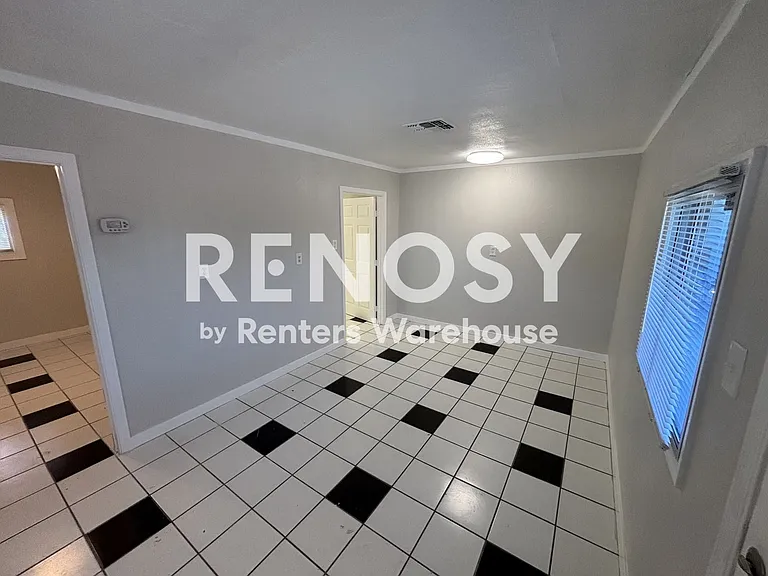 2818 W Heatherbrae Dr — Photo 10