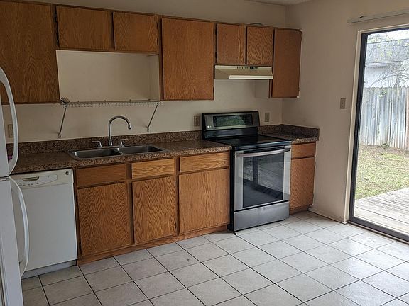 4th image of 102 Pecan Way APT C