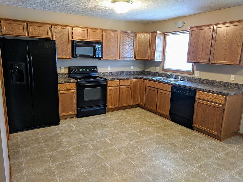 Large kitchen with matching appliances including dishwasher
