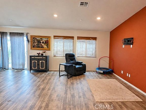 4th image of 377 White Gate Pl