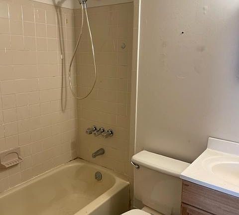 4th image of 457 Fanning St #B