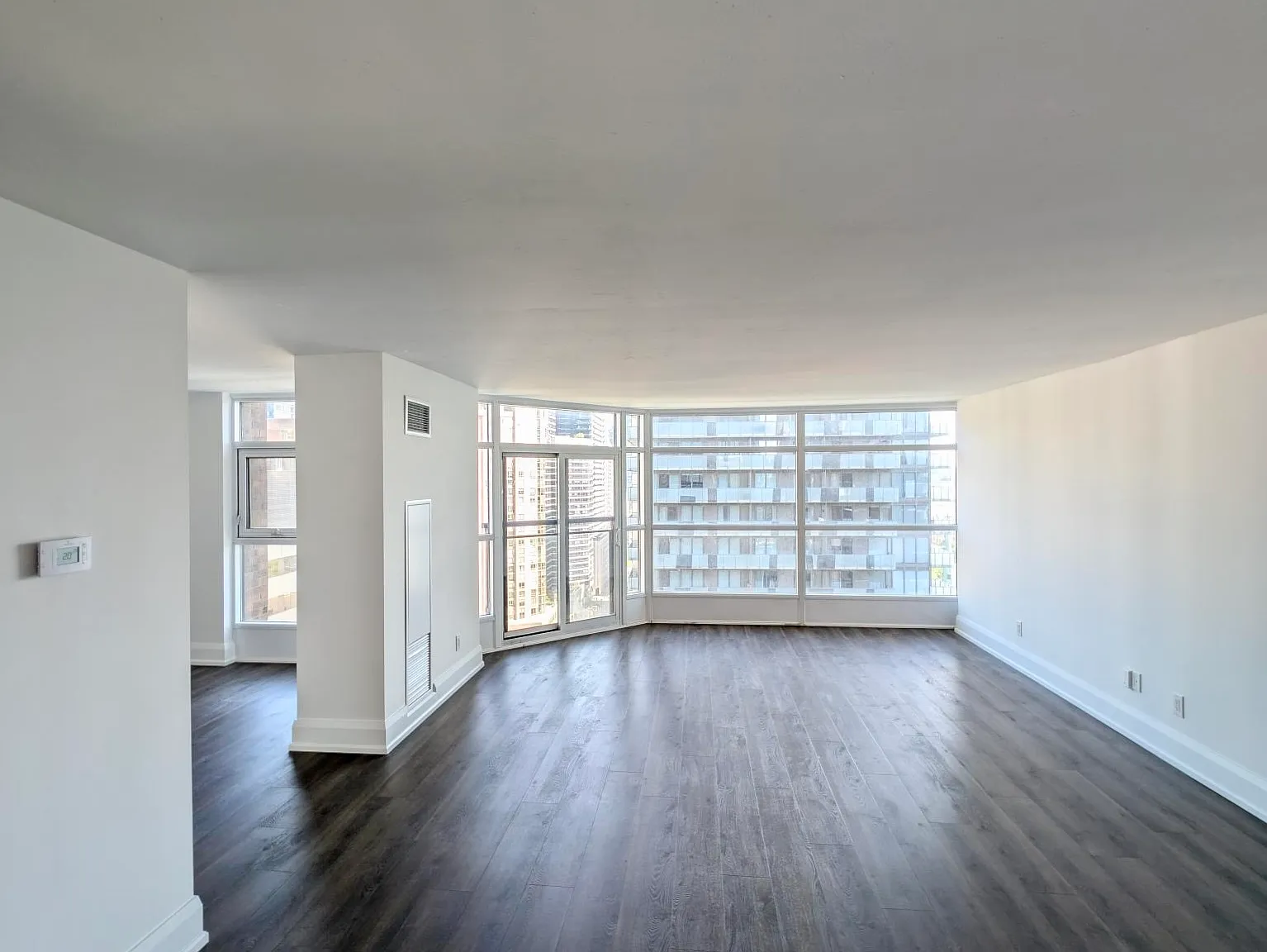Bay Charles Towers — Photo 4