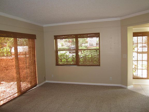 4th image of 25 Uno Lago Dr