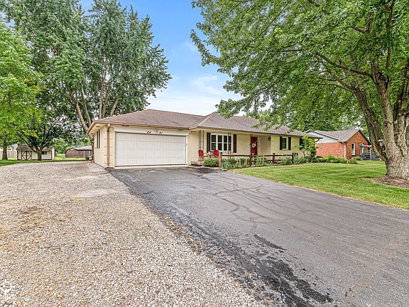 3rd image of 6481 Walnut Way