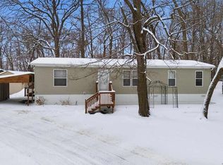 2060 Clearwater Forest Dr, South Haven, MN 55382