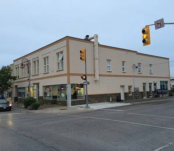 90 1/2 Simcoe St N #1