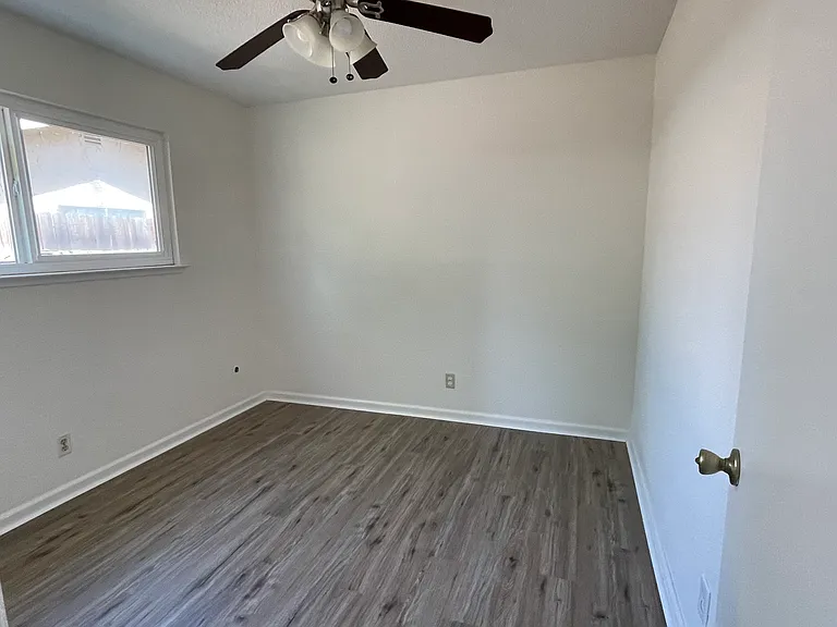 913 Banyan Dr — Photo 9