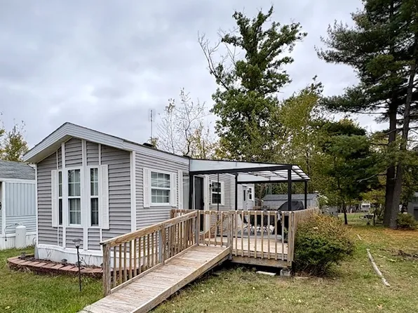 4/2 Woodhaven Dr E, Sublette, IL 61367