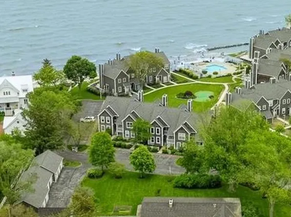 5485 Nantucket Dr, Port Clinton, OH 43452