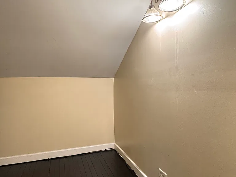 Upper bedroom 1 large closet