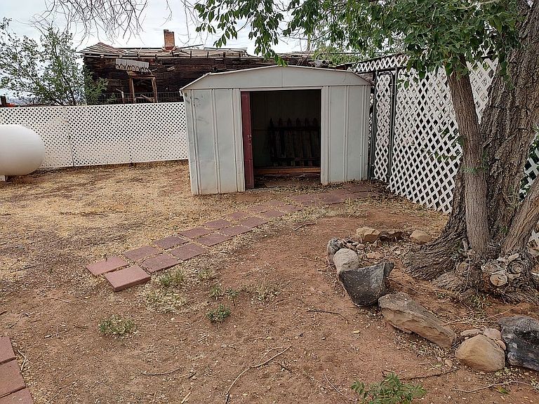 Listing photo 4