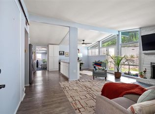 1736 Liggett Dr, Saint Louis, MO 63126