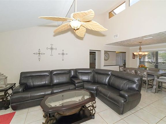 4th image of 3049 Woodpine Ln