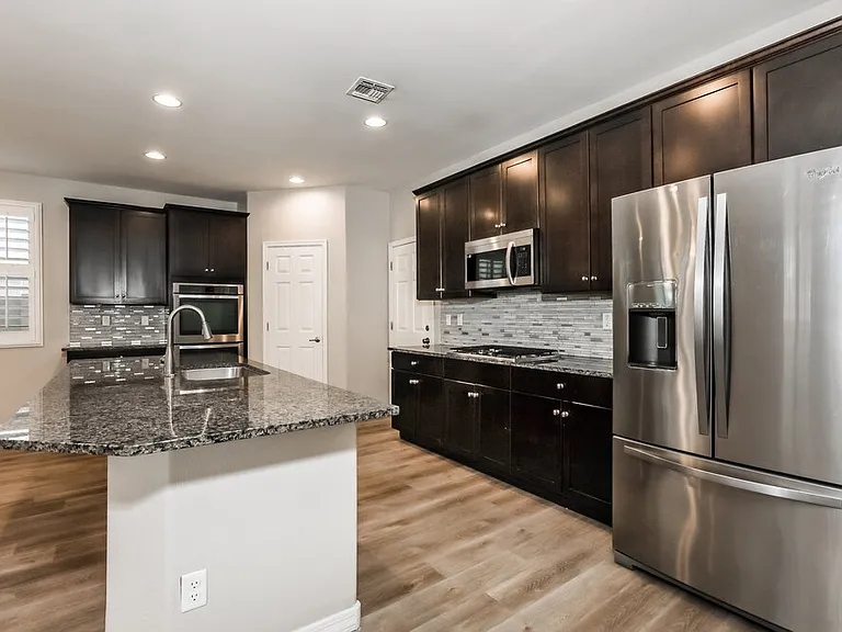 5637 E Alder Ave — Photo 8