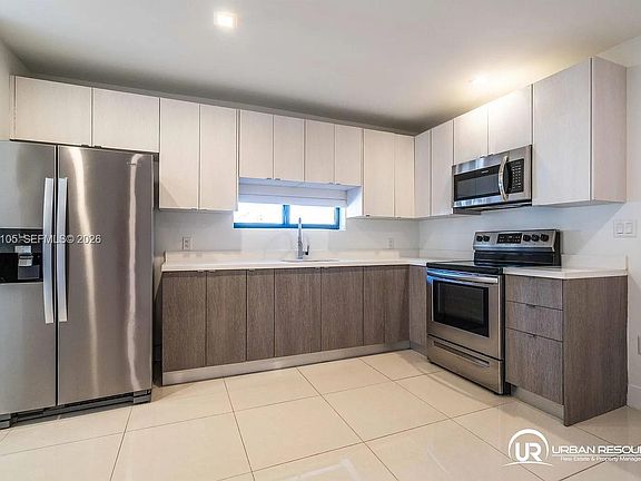 5th image of 1971 Bay Dr #124