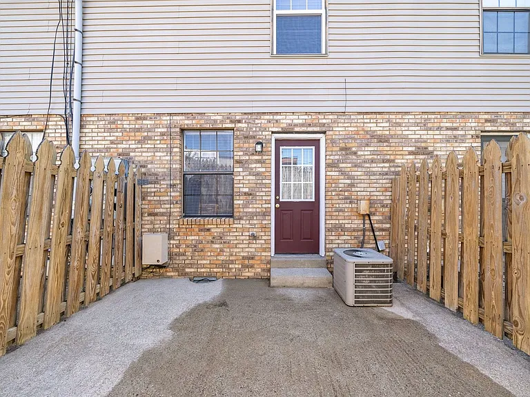 W Knollwood Cir - 1500 — Photo 20