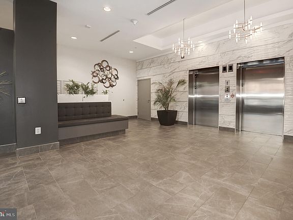 4th image of 2000 Clarendon Blvd #1206