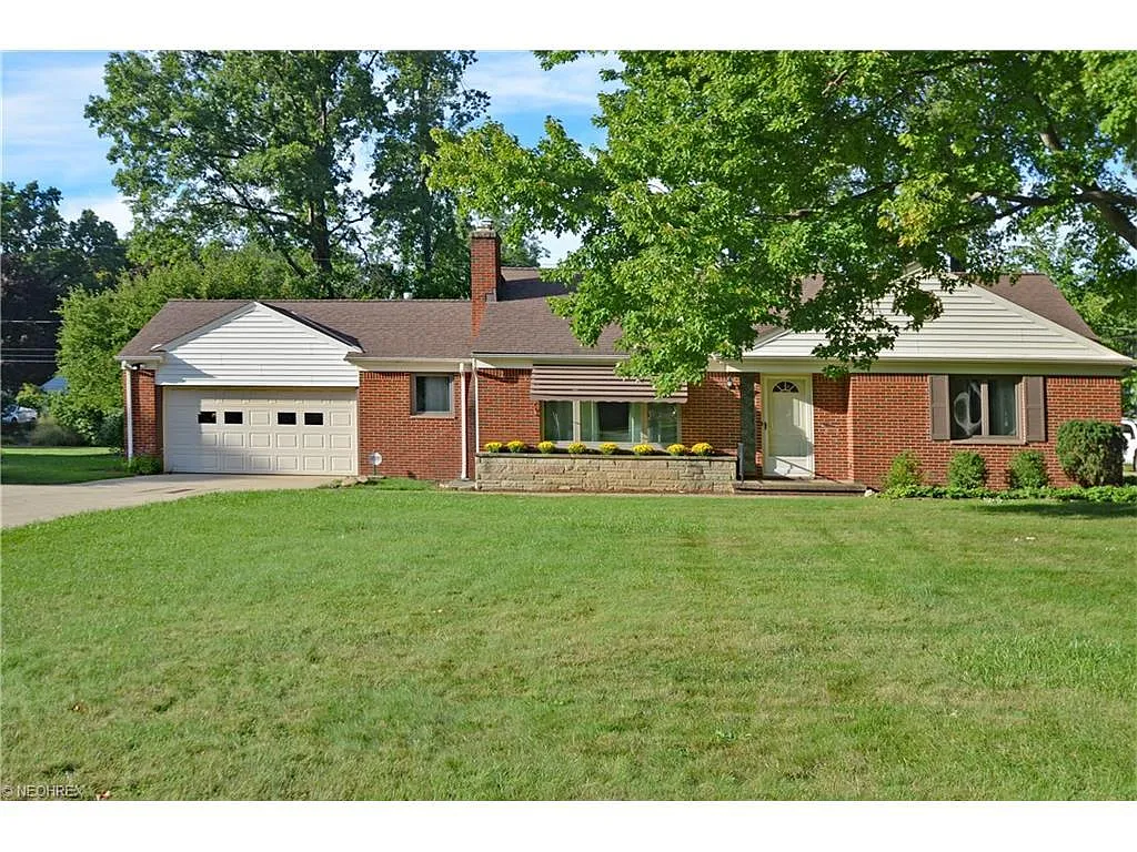 23148 Hilliard Blvd photo 1