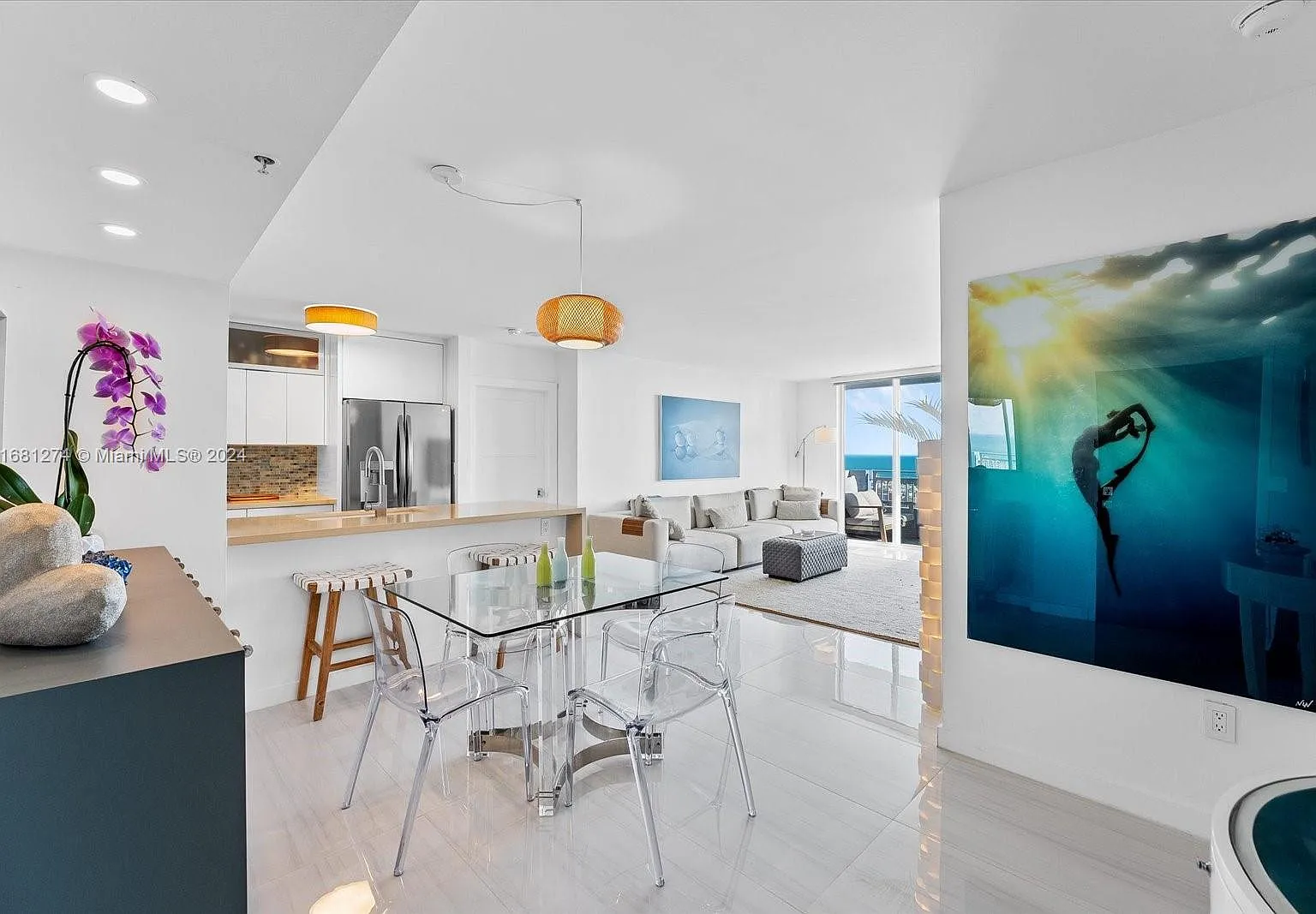 2 bed, 1080 sqft, $9,000 — Photo 2