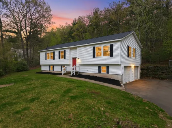 89 Webster St, Douglas, MA 01516