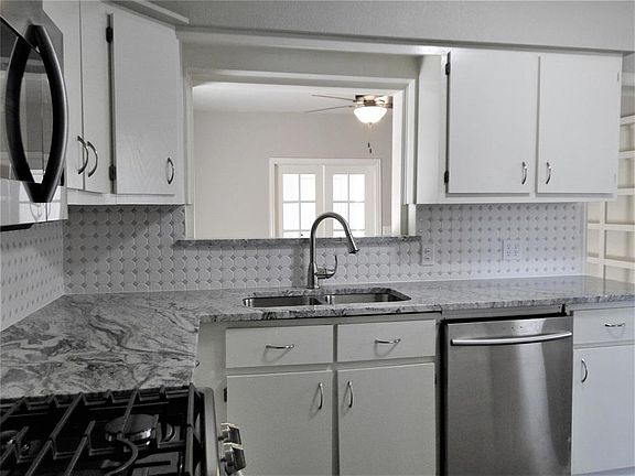 3rd image of 1409 Marion Dr