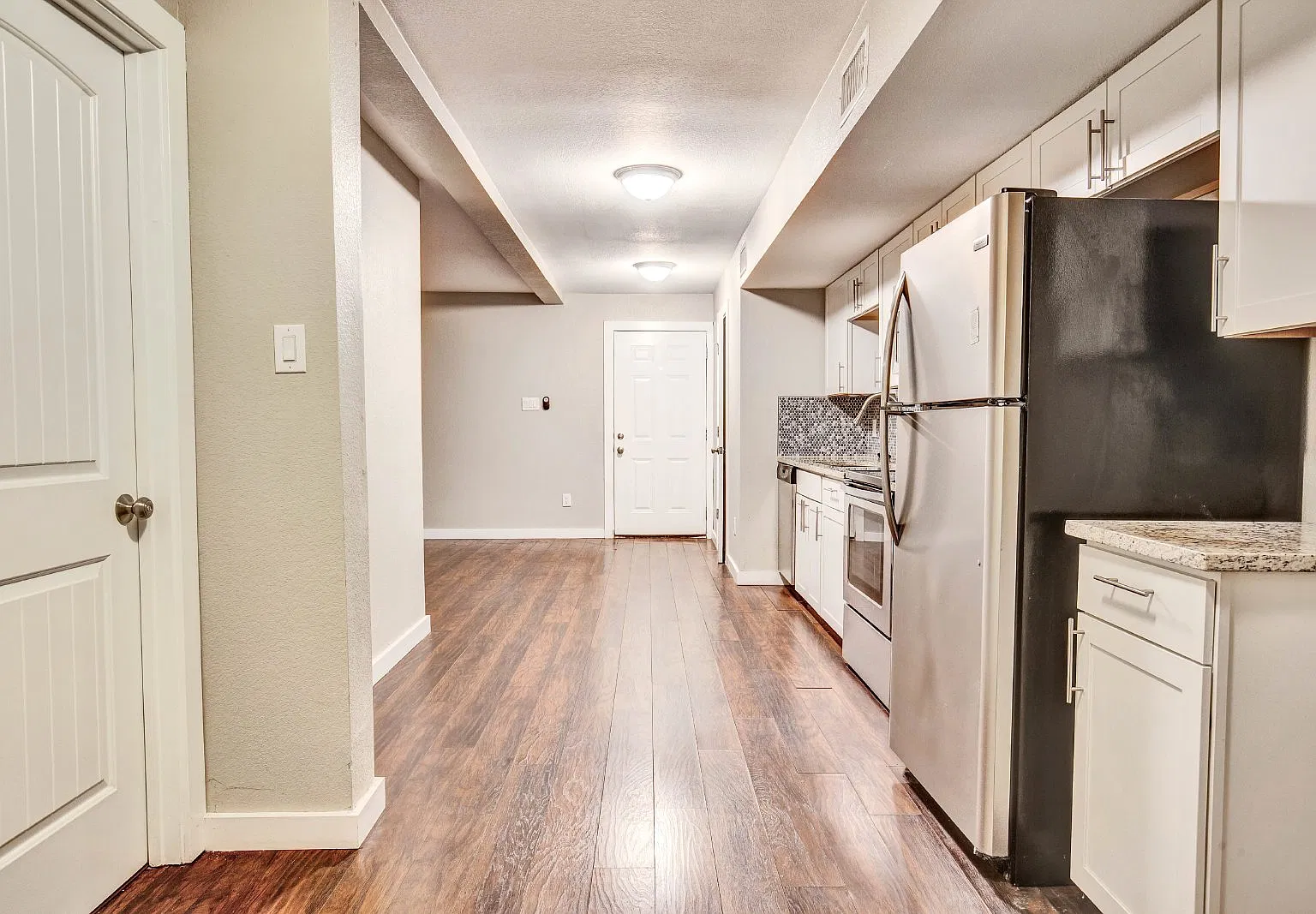 2 bed, 1.5 bath, 903 sqft, $1,050 — Photo 4