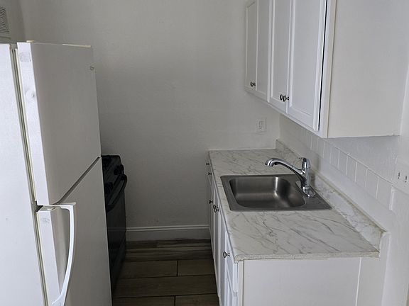 2nd image of 2546 Traction Ave APT 7