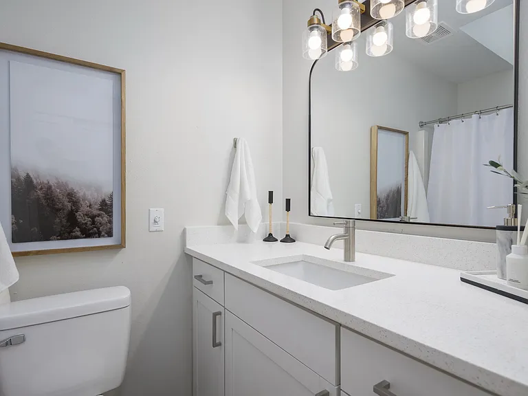 2534 Yew St #B — Photo 13