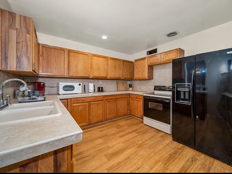 54 Cactus Ave — Photo 10