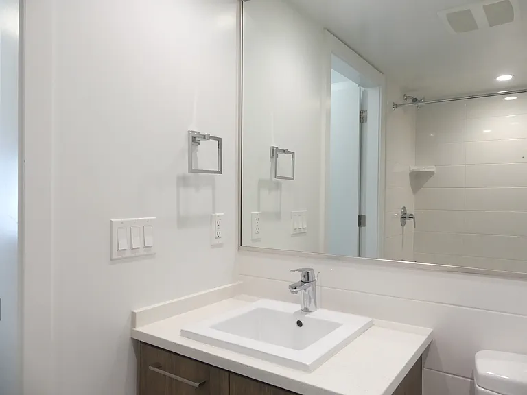 183 Georgia St E — Photo 23