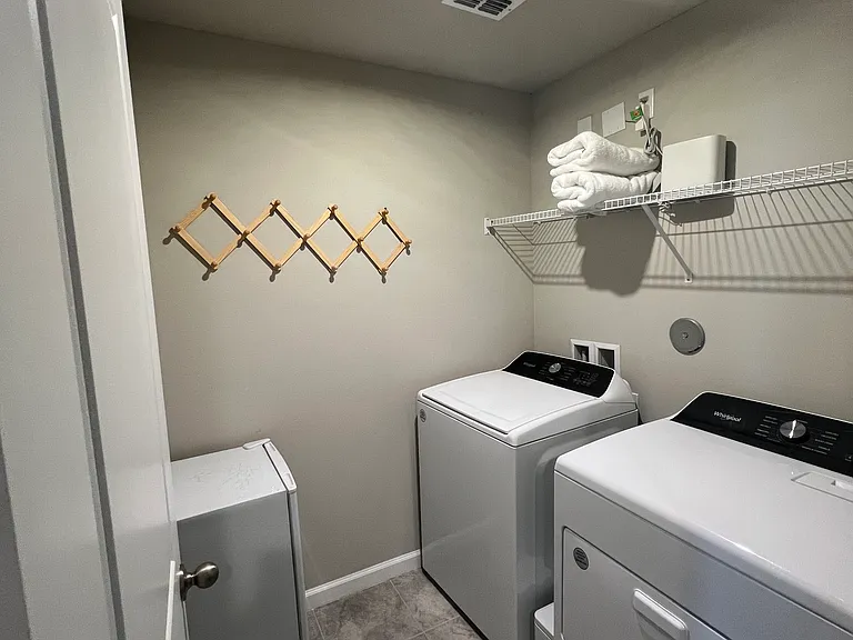5698 Edgewater Cir — Photo 23