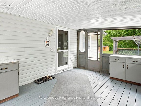 4th image of 40 Riverview Dr