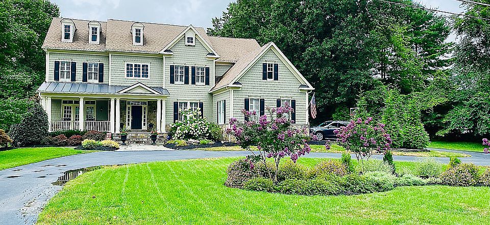 1st image of 2720 Willow Dr