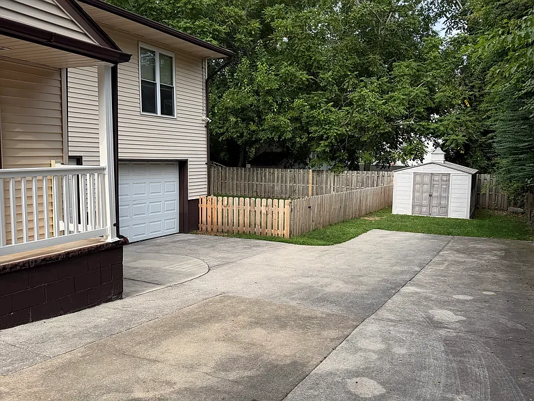 1206 Oak Ave — Photo 4