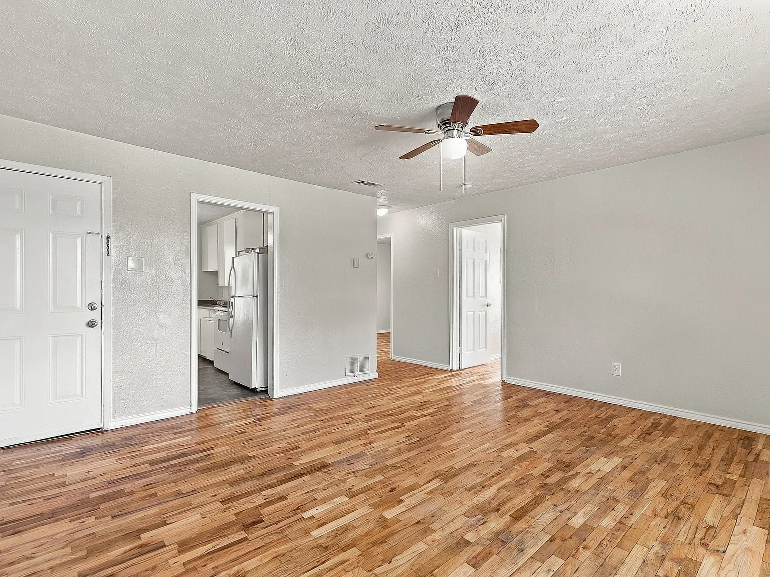 1212 Riverview Drive - D — Photo 3