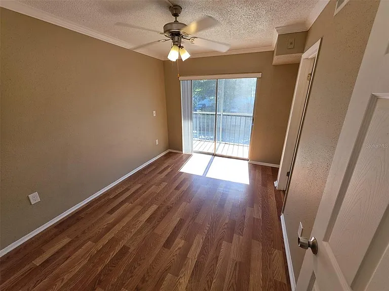 139 Oyster Bay Cir #220 — Photo 14