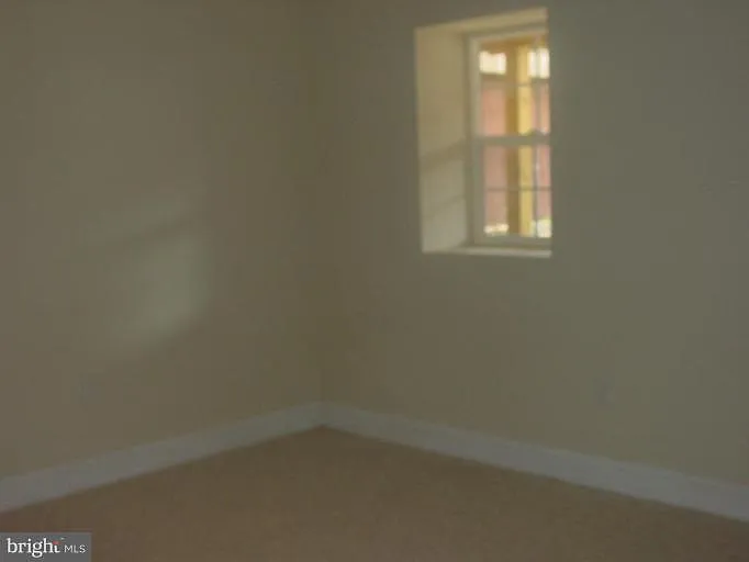 3 bed, 3.5 bath, 2200 sqft, $3,800 — Photo 3