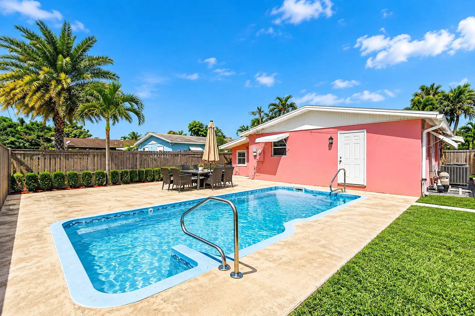3 bed, 1.5 bath, 1450 sqft, $3,750 — Photo 1