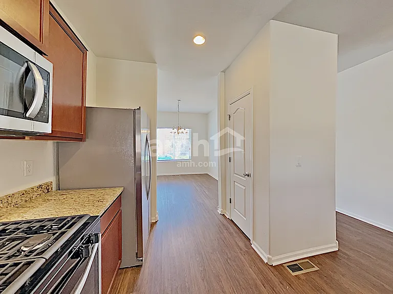 551 Reserve Ave — Photo 3