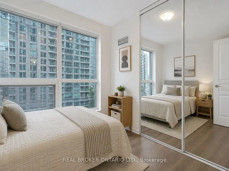 18 Yonge St #1013 — Photo 6