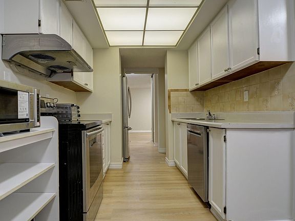 5th image of 3131 Bridletowne Cir Unit 103